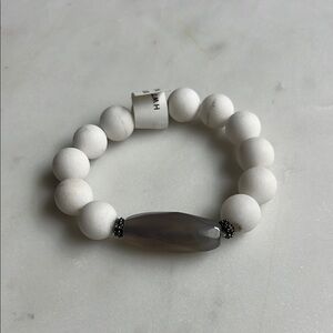 Marlyn Schiff White Beaded Bracelet Gray Accent‎ Bead Stretch Chunky Jewelry NWT